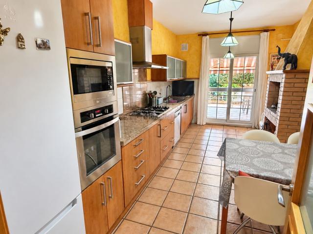 Casa en venta en Rubí, Els Avets Can Serrafossà Ximelis. ESPECTACULAR TORRE EN CAN SERRAFOSSÀ, TODO EN UNA PLANTA. CON GARAJE Y PISCINA. Casas.