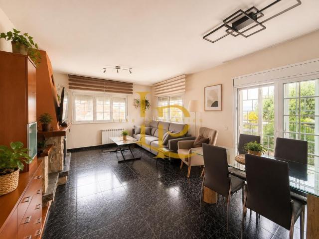Casa en venta en Rubí, Els Avets Can Serrafossà Ximelis. PRECIOSA CASA CON PISCINA, JARDÍN Y AMPLIOS ESPACIOS EN RUBI. Casas.