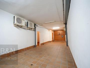Casa en venta en Rubí, Mercat. CASA ADOSADA EN EXCLUSIVA CON GRAN GARAJE, TERRAZAS Y POSIBILIDAD DE DOS VIVIENDAS EN RUBÍ. Casas.