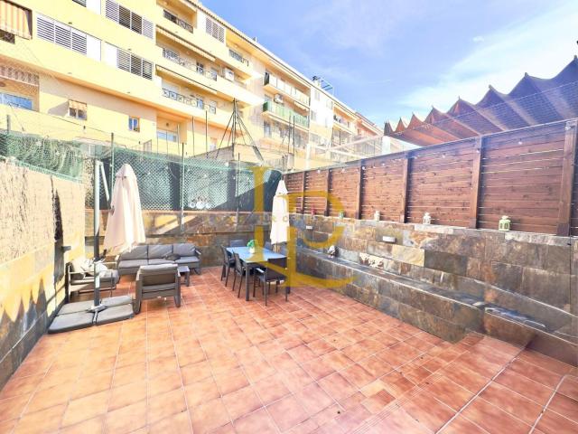Casa en venta en Rubí, Zona Nord. PRECIOSA CASA ADOSADA TOTALMENTE REFORMADA DE 4 HABITACIONES CON VARIAS TERRAZAS CON VISTAS DESPEJADAS EN VENTA EN RUBÍ. Casas.