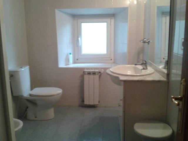 Casa en venta en Ramales de la Victoria. Casa en venta de tres plantas para reformar. Casas Ramales de la.