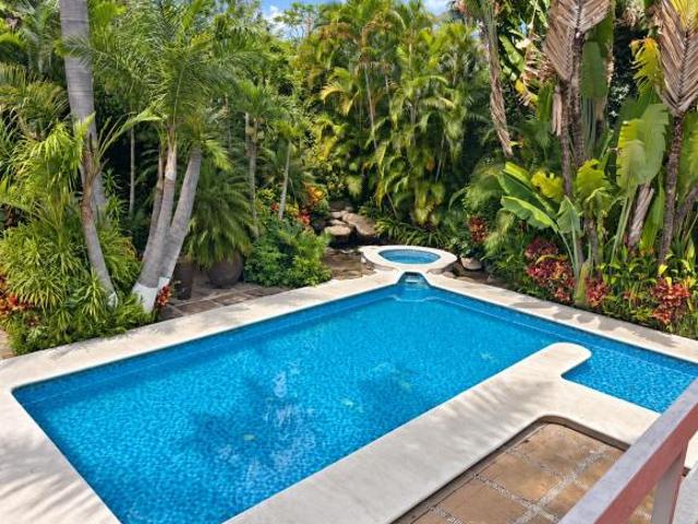 Casa en venta en Rancho Tetela, Cuernavaca | 7 recámaras, alberca y jardín