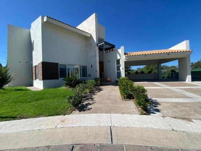 Casa en Venta en Rancho San Antonio, a precio de terreno