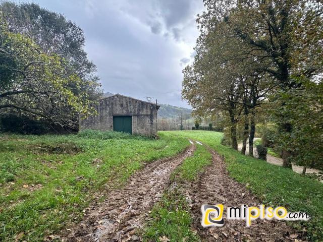 Casa en venta en Rasines. Desde inmobiliaria Mipiso os presentamos este terreno rústico en Rasines. Ubicado en un entorno tranquilo, rodeado de naturaleza y. Casas.