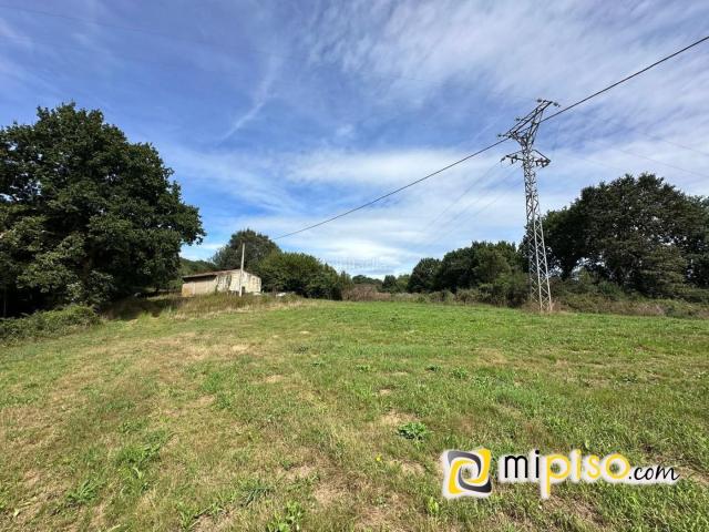 Casa en venta en Rasines. Desde inmobiliaria Mipiso os presentamos este terreno rústico en Rasines. Ubicado en un entorno tranquilo, rodeado de naturaleza y. Casas.