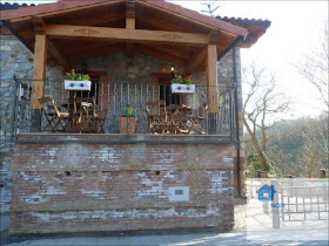 Casa en venta en Rasines. NORINMOBILIARIA vende casa de piedra, recientemente reformada, de 253 m2 construidos en 3 plantas, en el centro de Rasines. La ca. Casas.