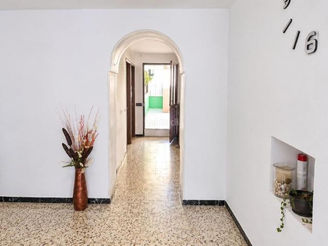 Casa en venta en Real de la Jara El. OPORTUNIDAD! Amplia casa de 133 m2 con 4 habitaciones, patio y chimenea en El Real de la Jara. Casas Real de la Jara.