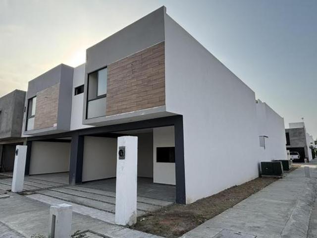 Casa en venta en Real de Palmas. INDECO