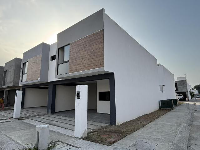 Casa en venta en Real de Palmas. INDECO
