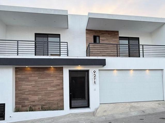 ¡CASA EN VENTA EN REAL DEL MAR TIJUANA, B.C! CON HERMOSO PATIO