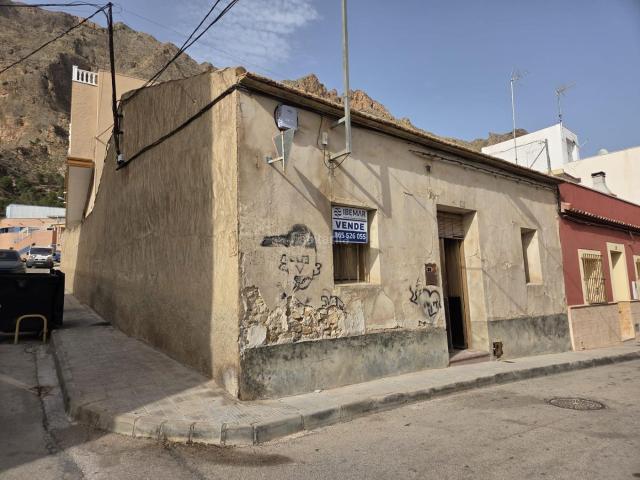 Casa en venta en Redován. Oportunidad única para construir la casa de tus sueños en Redován. Casas.