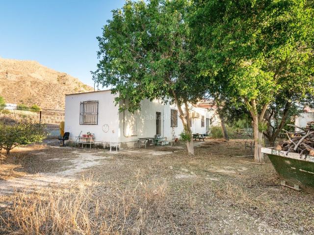 Casa en venta en Redován. Propiedad con gran potencial de inversión en Radovan. Casas.