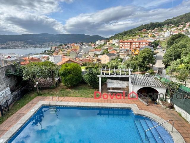 Casa en venta en Redondela. Casa independiente con piscina, vistas y un enorme potencial para convertirla en la vivienda de tus sueños. Casas.