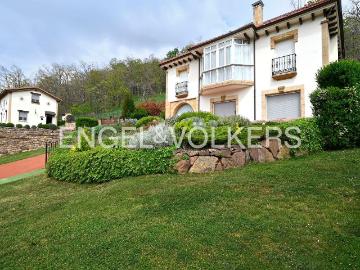 Casa en venta en Reinosa. Exclusiva casona rural en Campoo de Suso. Casas.