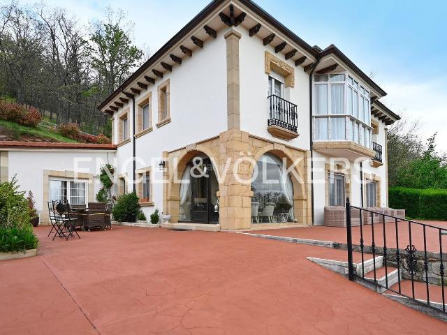 Casa en venta en Reinosa. Exclusiva casona rural en Campoo de Suso. Casas.