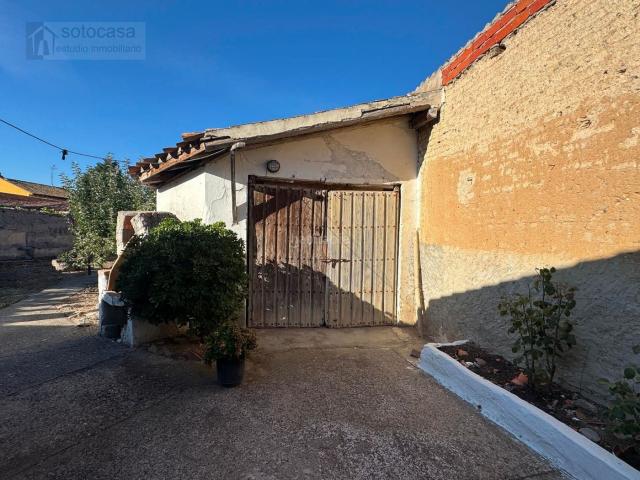 Casa en venta en Renedo de Esgueva. CASA GRANDE EN RENEDO ESGUEVA CON TERRENO. Casas Renedo de.