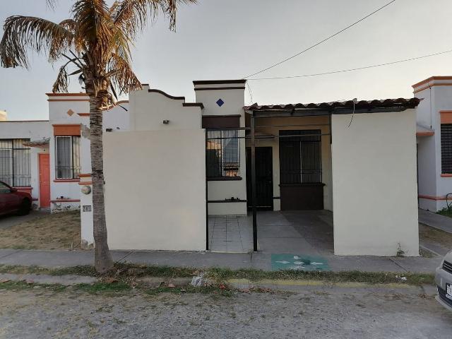 CASA EN VENTA EN RENTA DE 3 REC  EN VILLA DE ÁLVAREZ, COLIMA