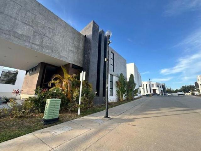 Casa en venta en residencia Soles