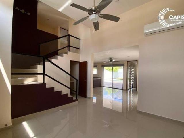 CASA EN VENTA EN RESIDENCIAL CUSPIDE CARRETERA CHICXULUB PUERTO