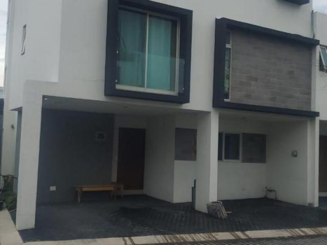 Casa en Venta en Residencial del Valle, Colonia Atemajac del Valle