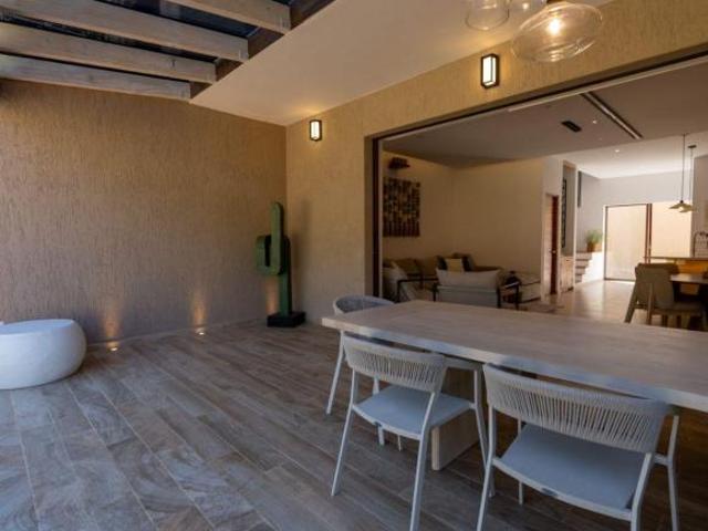 CASA EN VENTA, VALLE DE BRAVO