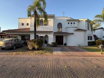 Casa en Venta en Residencial Jardines del Lago al Poniente de la Ciudad de Aguascalientes