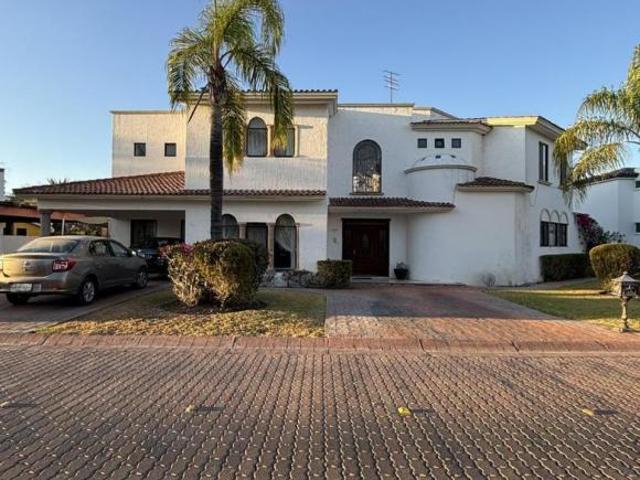 Casa en Venta en Residencial Jardines del Lago al Poniente de la Ciudad de Aguascalientes