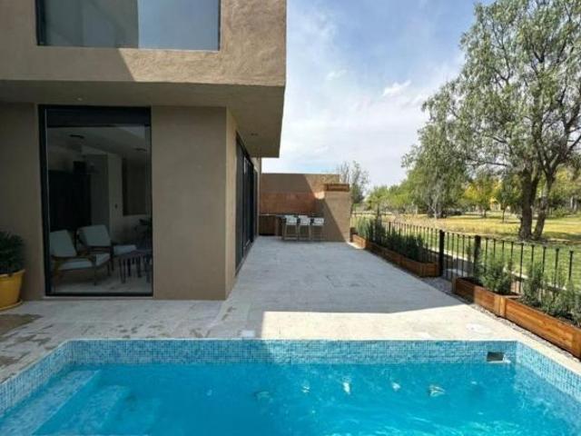 CASA EN VENTA EN RESIDENCIAL LAS CAMPANAS, SMA