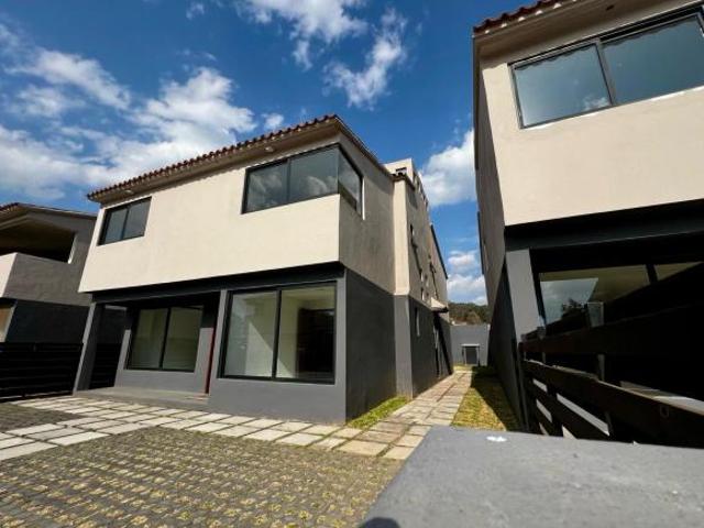 CASA EN VENTA EN RESIDENCIAL LOS OLIVOS UBICADO CERCA DE LA CARRETERA MÉXICO TOLUCA A LA ALTURA DE P