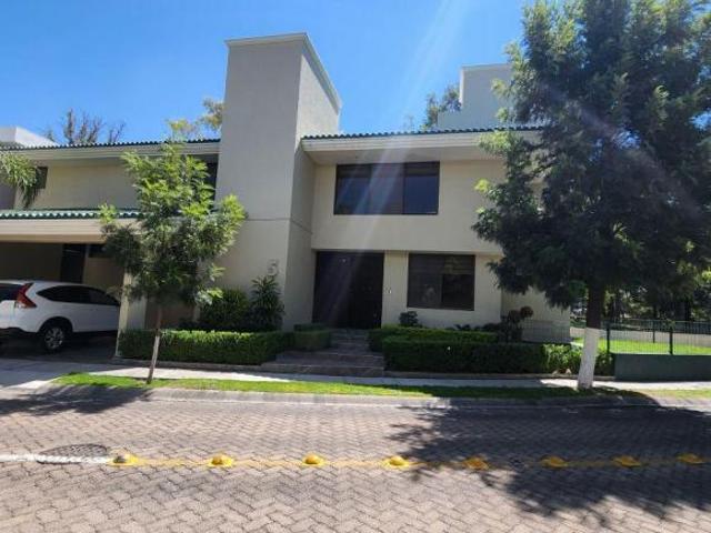 Casa en venta en Residencial Pulgas Pandas sur, al norte de Aguascalientes