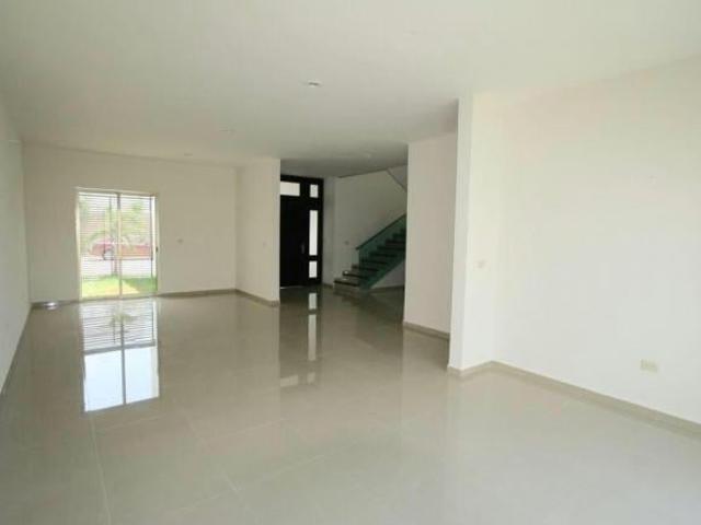 CASA EN VENTA EN RESIDENCIAL PALMIRA
