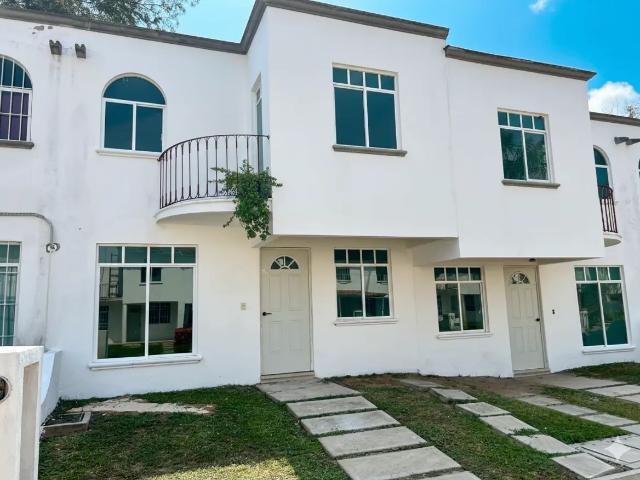 Casa en venta en Residencial Paraíso Diamante, Acapulco con jardín y terraza