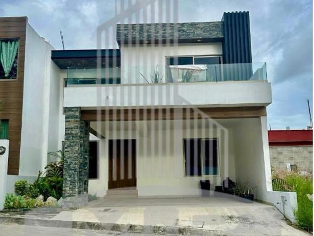 Casa en Venta en Residencial Privado con vigilancia 3’840,000.=