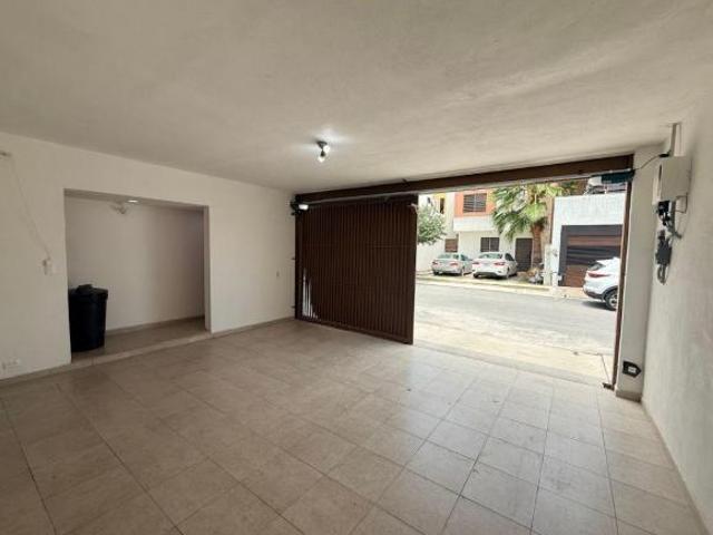 Casa en venta en Residencial Valle Azul Apodaca recién remodelada
