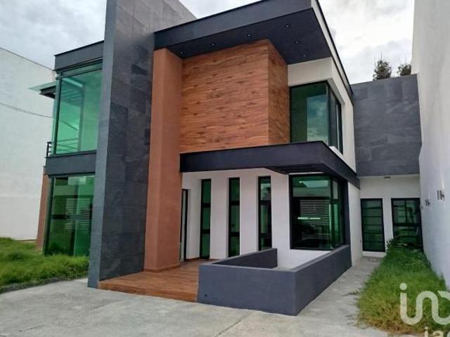 Casa en Venta en Residencial Valle del Molino Texcoco | 3 Recámaras | Terreno 600 m2 | Seguridad 24h