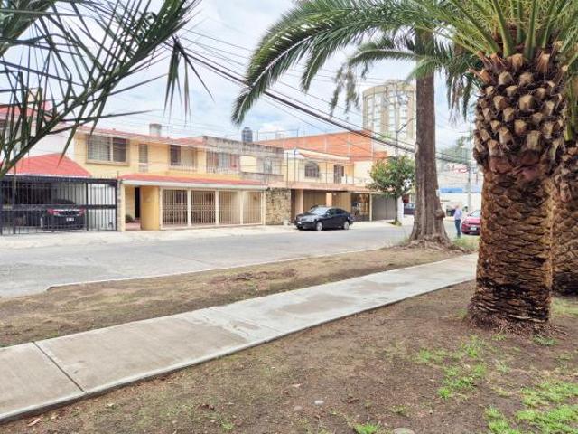 Casa en Venta en Residencial Victoria frente a parque!