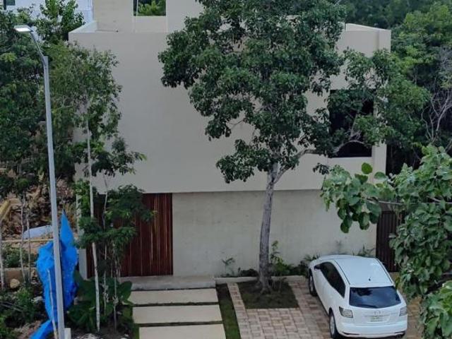 CASA EN VENTA EN RESIDENCIAL VIA CUMBRES