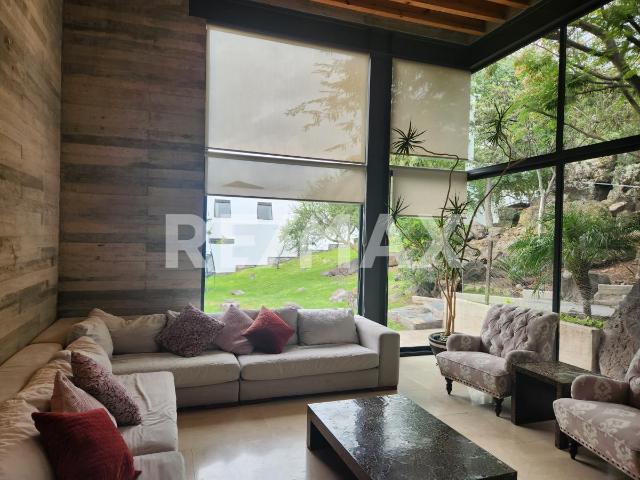 Casa en Venta en Residencial Vista Real, Querétaro, con jardín amplio