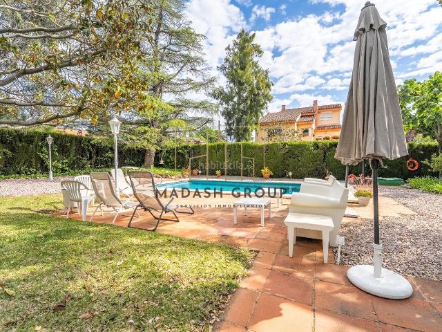 Casa en venta en Reus, Mestral. Espectacular casa unifamiliar en Urb. El Pinar Reus lista para entrar a vivir. Casas.