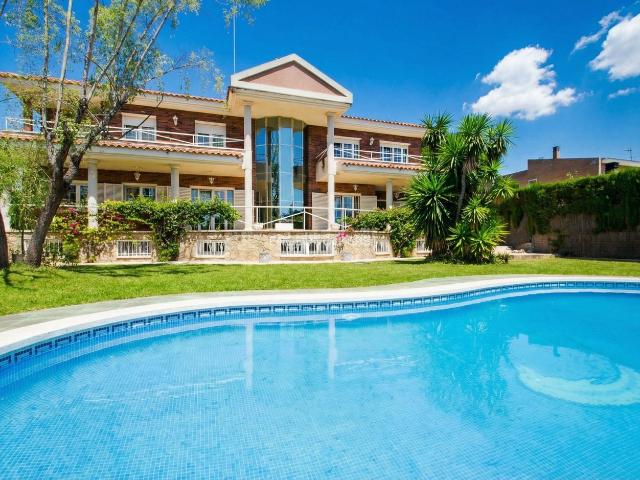 Casa en venta en Reus, Mestral. Magnífica casa en El Pinar Reus. Casas.