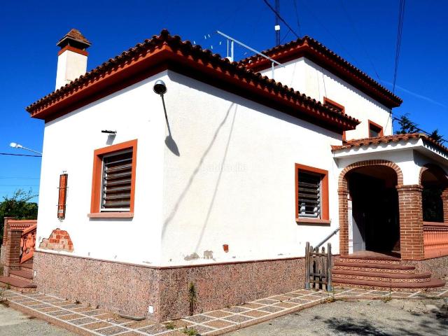 Casa en venta en Reus, Ponent. Chalet independiente en Reus con gran parcela de 2.363 m2, piscina y múltiples construcciones. Casas.