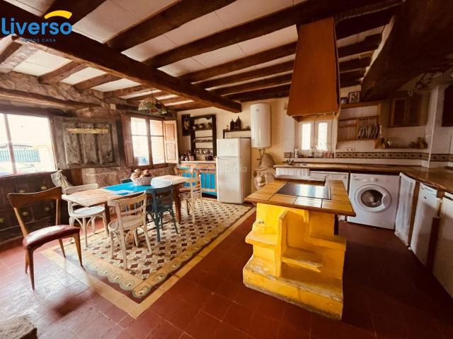Casa en venta en Revillarruz. Casa rural con encanto en Humienta Revillaruz, a 10 min de Burgos, con terraza y edificación auxiliar. Casas.