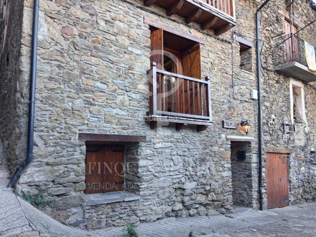 Casa en venta en Rialp Pirineos. Encantadora Casa Rústica en Roní Rialp, Pallars Sobirà. Casas.