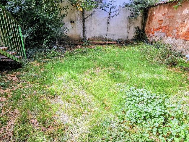 Casa en venta en Riaza. Casa con jardín, terraza y garaje. Casas.