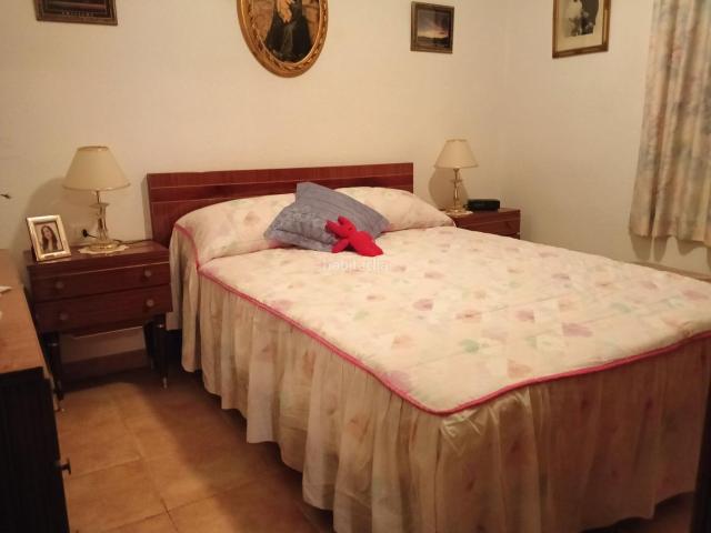 Casa en venta en Riba roja de Túria. Chalet de una sola planta en parcela compartida, no hipotecable. Casas Riba roja de.