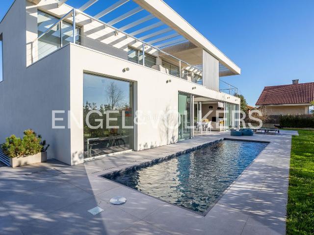 Casa en venta en Ribamontán al Mar, Loredo. Imponente casa de lujo con piscina privada en Loredo. Casas Ribamontán al.