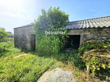 Casa en venta en Ribeira, Carreira. Casa de piedra con finca y vistas al mar en Carreira Ribeira gran potencial de reforma. Casas.