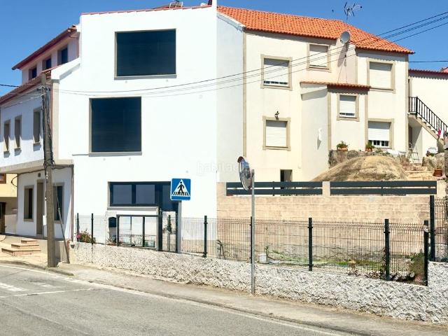 Casa en venta en Ribeira, Carreira. Casa Independiente en Vixán, Ribeira con 4 habitaciones 3 baños y terreno edificable y a 3 minutos de la playa. Casas.