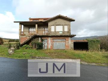 Casa en venta en Ribeira, Oleiros. SE VENDE CASA CON TERRENO EN OLEIROS. Casas.