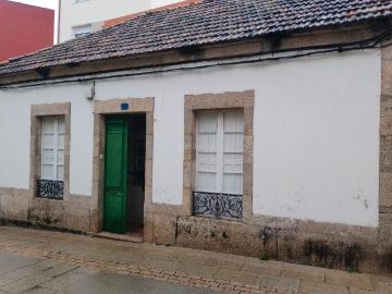 Casa en venta en Ribeira, Santa Uxía de Ribeira. Casa de piedra en casco histórico de Ribeira. Casas.